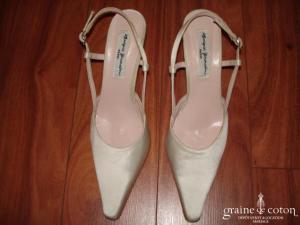 Monique Germain - Escarpins (chaussures) en soie ivoire à lanière
