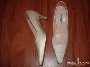 Monique Germain - Escarpins (chaussures) en soie ivoire