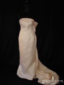 Création - Robe une pièce en gazar ivoire avec gros noeud dans le dos (soie)