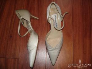 Mademoiselle Rose - Escarpins (chaussures) en satin ivoire