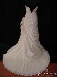 Robe sirène drapée en taffetas plissé ivoire