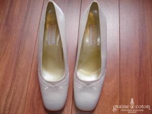 Doriani - Escarpins (chaussures) en satin blanc brodé