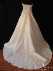 Les mariées d'Elodie - Robe en bandes horizontales d'organza ivoire clair