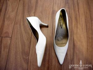Pomares Vazquez - Escarpins (chaussures) en  satin ivoire