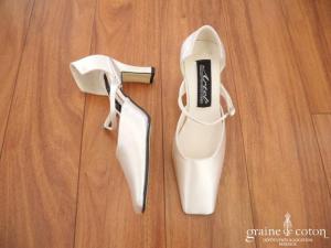 Artel - Escarpins (chaussures) en soie ivoire