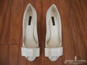 Louis Vuitton - Escarpins (chaussures) en soie ivoire avec bout ouvert et noeud