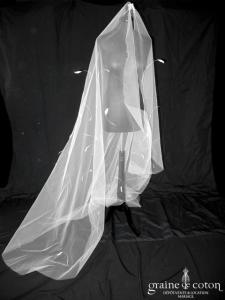 Diane Hameline - Voile long de 2,50 mètres en tulle ivoire avec plumes