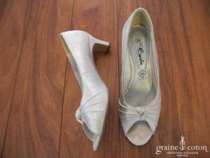 Carla Selvone - Escarpins (chaussures) ouvertes en satin ivoire