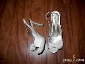 Pura Lopez - Sandales (chaussures) en satin ivoire clair