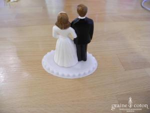 Couple de mariés à poser sur le gâteau