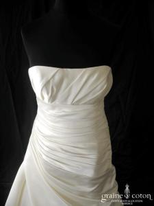 White One - Modèle 3054 (drapé satin sirène taille basse coeur dos boutonné bustier)