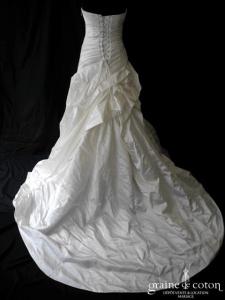 Pronovias - Prototype en satin ivoire drapé (coeur taille basse laçage)