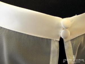 Bianco Evento - Boléro boutonné dans le dos, manches mi longues en tulle et biais de satin ivoire (E168)