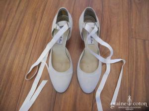 Mademoiselle Rose - Escarpins / babies (chaussures) en satin ivoire lacée