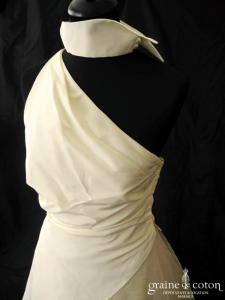 Cymbeline - Robe en taffetas ivoire avec bretelle asymétrique et col (drapé tulle)