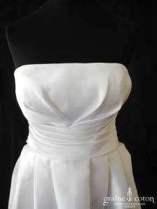 Robe courte boule en mikado blanc drapé