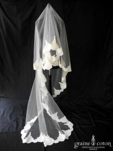 Pronuptia - Voile long de 2,50 mètres en tulle ivoire bordé de dentelle et brodé de paillettes sequins transparentes