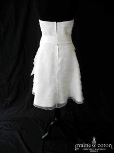 Création - Robe courte en bande d'organza ivoire clair (noeud)