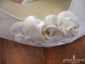 Carla Selvone - Sandales (chaussures) ouvertes en satin ivoire