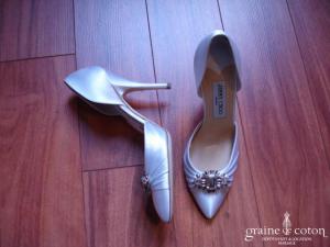 Jimmy Choo - Escarpins (chaussures) recouverts de soie ivoire clair