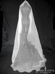 Pronovias - Voile long de 3 mètres en tulle ivoire clair parsemé de cristaux Swarovski