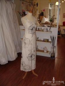Caroll - Robe en lin blanche avec motifs fleurs (non stocké en boutique, essayage sur demande)