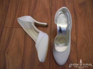 Escarpins (chaussures) en satin ivoire