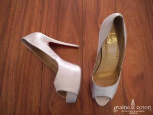 Louboutin - Escarpins (chaussures) Lady Peep  en crêpe satin ivoire 125 mm