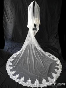 Bianco Evento - Voile long de 3 mètres en soft tulle ivoire bordé de fine dentelle (S171 avec rabat)