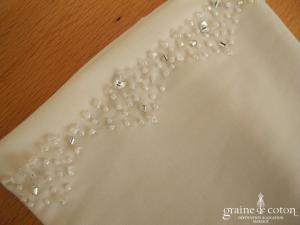 Mitaines longues en satin stretch finition perles