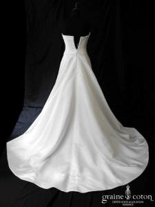 Créateur anglais - Robe plissée en satin duchesse ivoire (coeur bustier)