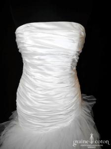Fan de soie - Création drapée en doupion de soie et mouchoirs de tulle ivoire (taille basse asymétrique bustier)