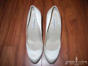LK Bennett - Escarpins (chaussures) en satin de soie ivoire