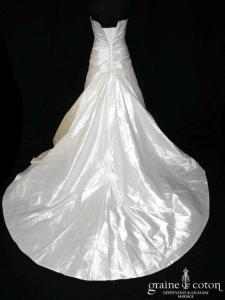 La Sposa (Pronovias) - Robe drapée en mikado ivoire clair (dos boutonné empire taille basse bustier)
