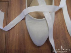 Mademoiselle Rose - Escarpins (chaussures) en satin ivoire façon babies