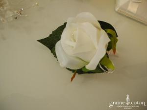 Broche fleur rose couleur ivoire