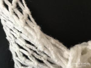 Châle en laine ajouré blanche - fait main