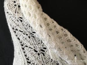 Écharpe / châle en laine blanche - tricoté main