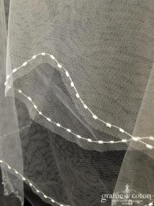 Hervé Mariage - Voile court en tulle ivoire clair bordé de perles transparentes
