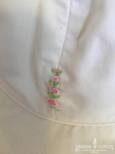 Hibiscus - Chapeau en coton blanc et fleurs roses