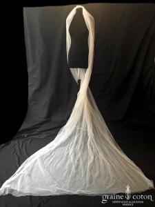 Création - Voile long de 3 mètres en tulle souple ivoire