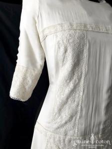 Delphine Manivet - Robe en mousseline et dentelle de coton ivoire (manches bretelles droite fourreau taille basse)