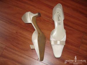 Carla Selvone - Escarpins (chaussures) en cuir recouvertes de tissu satiné ivoire