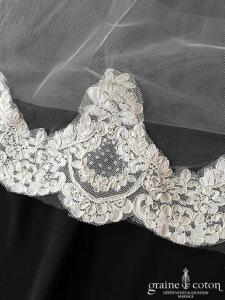 Allure Bridals - Voile long de 3 mètres en tulle ivoire bordé de dentelle de Calais