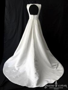 Pure White by Lilly - Création en satin duchesse ivoire (bretelles decolleté-V dos-nu dos boutonné taille-haute princesse A-line)