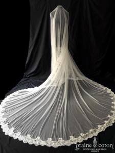 Rosa Clara - Voile long de 4 mètres en tulle de soie ivoire clair bordé de dentelle