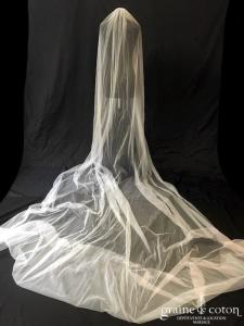 Amarildine - Voile long de 4 mètres en tulle ivoire clair irisé fluide bords bruts (sans rabat)