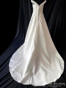 White One pour Pronovias - Alicai (satin duchesse princesse encolure bateau drapé taille-haute A-line dos-boutonné bretelles)
