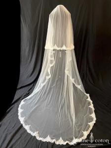 Déclaration mariage - Voile long de 2,50 mètres en tulle fluide ivoire bordé de dentelle (avec rabat)