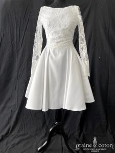 Création - Robe courte en satin blanc et top dentelle (manches longues courte patineuse blanche civile taille-haute)
